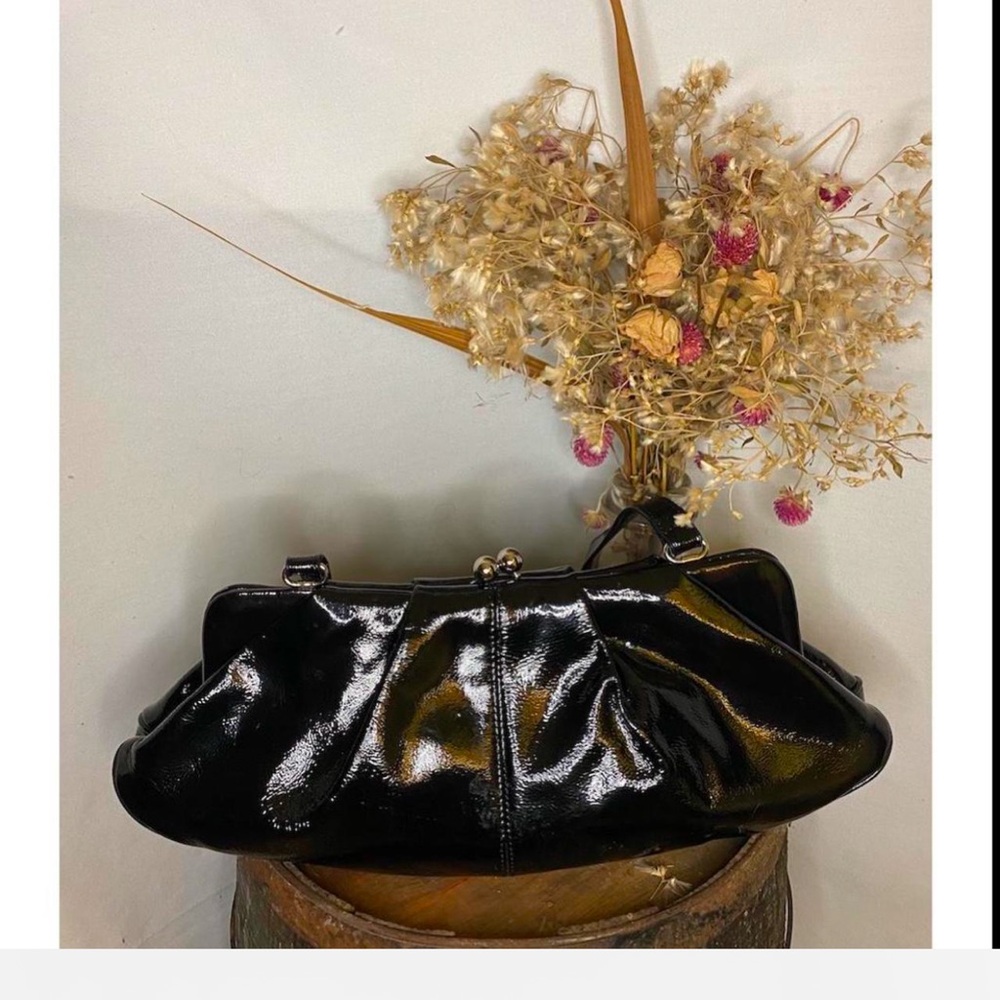 HOBO BLACK PATENT LEATHER DROP HANDLE KISS LOCK  CLUTCH